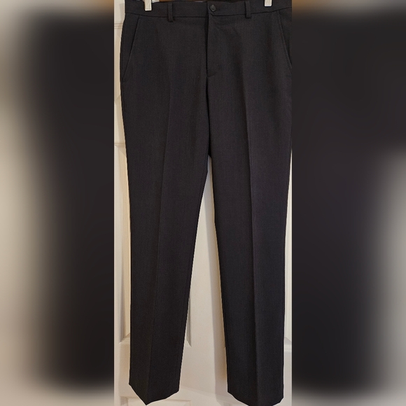 Calvin Klein Men's Dark Navy Trousers. Like New. 32"x32". - Picture 2 of 10